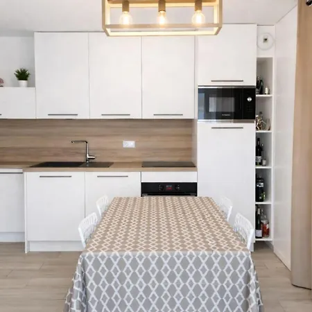 Appartement A Quelques Pas De La Et Du Centre *